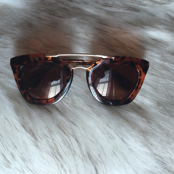 Tortoise frame sunglasses - Picture 1 of 3