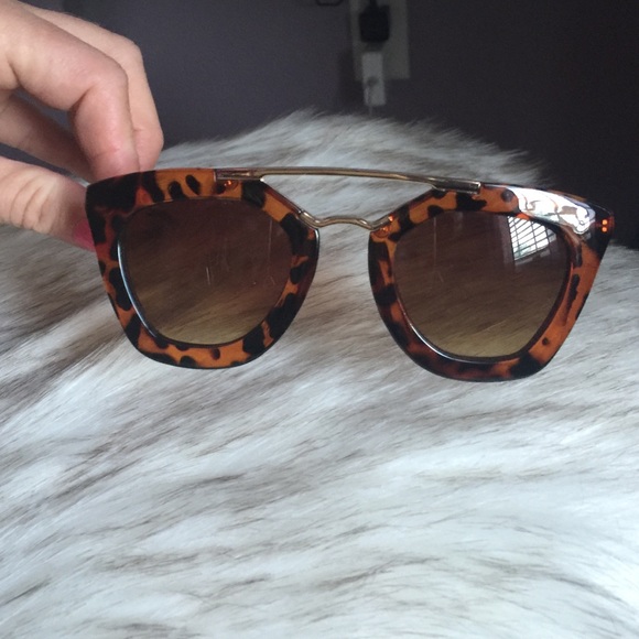 Tortoise frame sunglasses - Picture 3 of 3