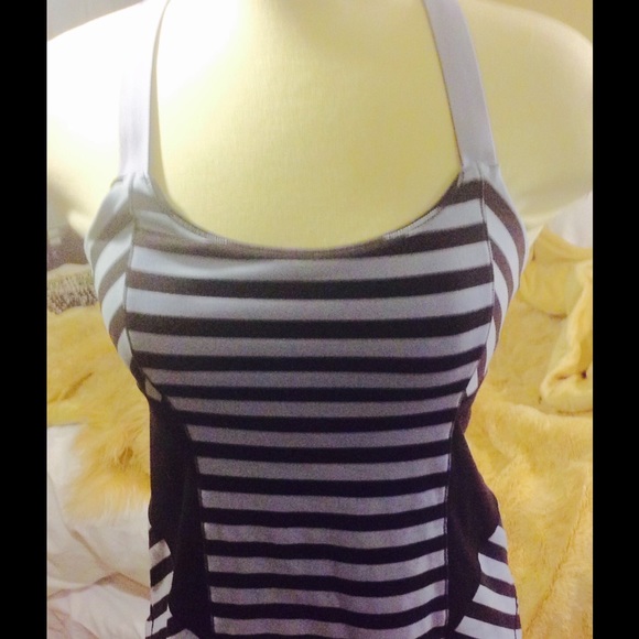 Small lululemon  yoga  tank top.