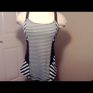 Small lululemon  yoga  tank top.