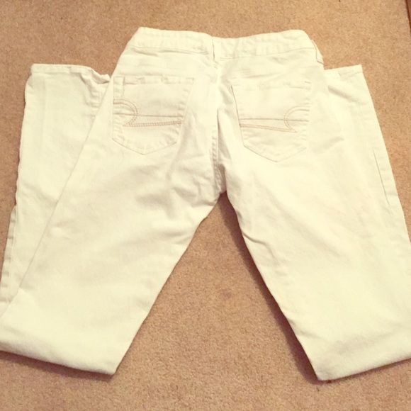 White American Eagle skinny jeans