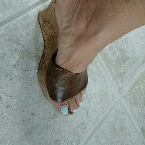 Platform?? - Picture 3 of 3