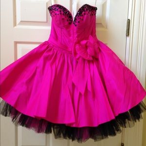 Strapless fuchsia Sherri Hill cocktail dress