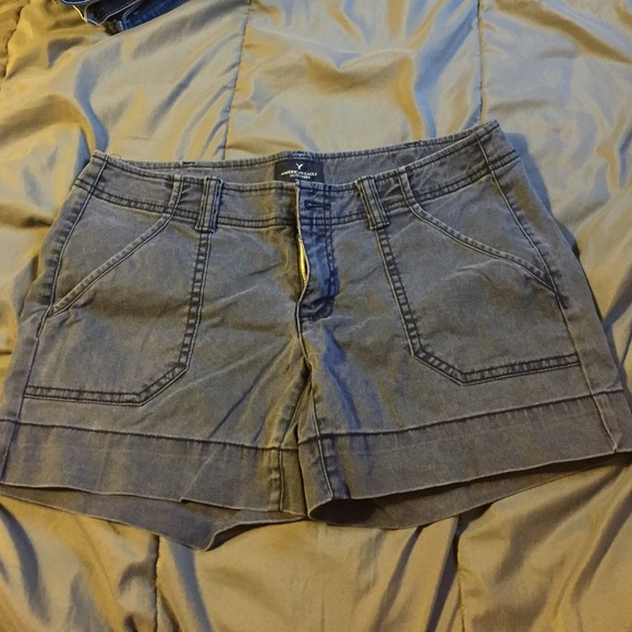 Size 6 American eagle shorts
