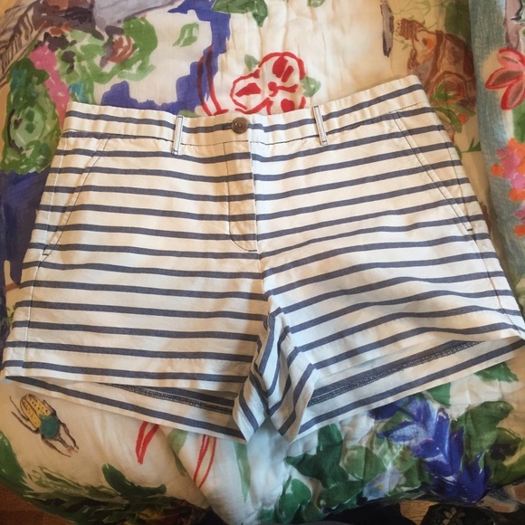 Striped gap shorts