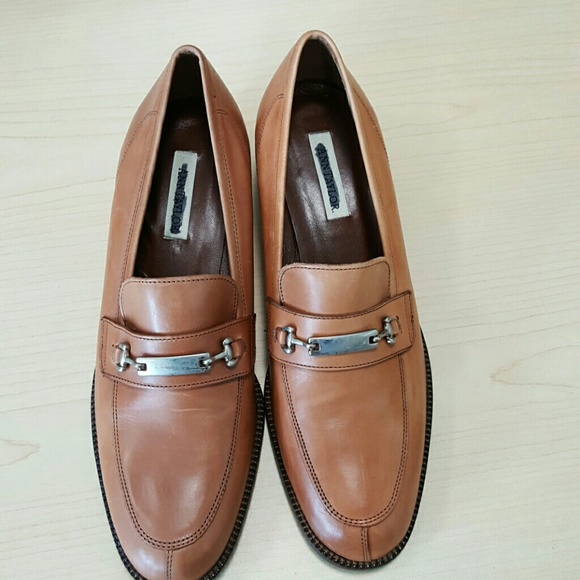 Ann taylor loafers size 8.5 tan color made in ital