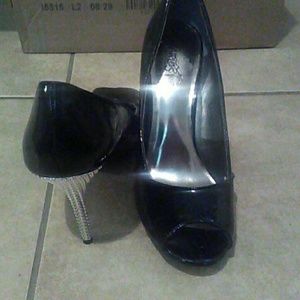 Carlos Santana Peep toe heels