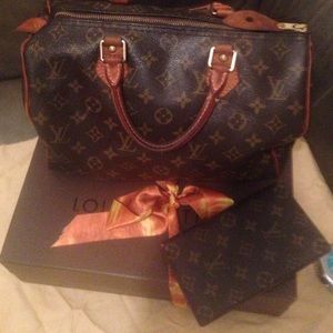 Louis Vuitton Speedy 30  with wallet