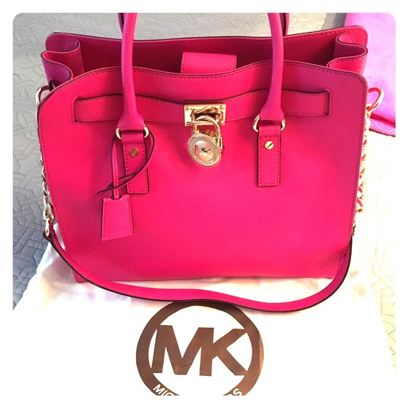 Large Michael Kors Hamilton in color fusha