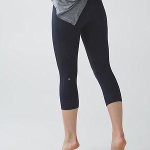 Lululemon Seemlessly street crop black size 6