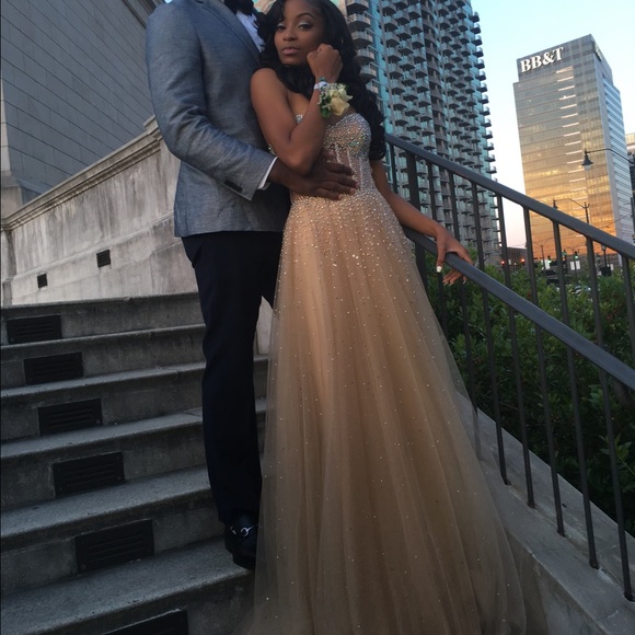 Beautiful champagne jeweled evening gown - Picture 2 of 4