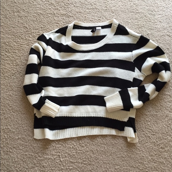 H&M Striped Cropped Sweater