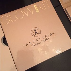 Anastasia Beverley Hills Glow Kit