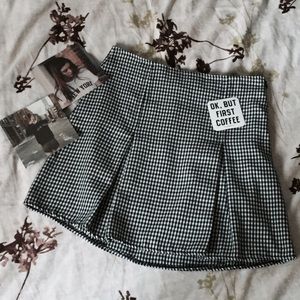 Brandy Melville houndstooth Kaitlee skirt