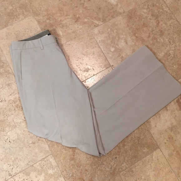 {Gap} khaki color trousers