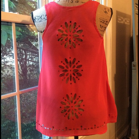 Hi-Lo cutout top NWOT