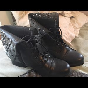 Combat boots
