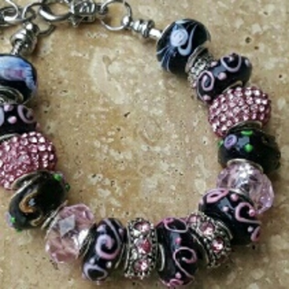 SOLD ~roxy- bold black and pink charm bracelet - Picture 4 of 4