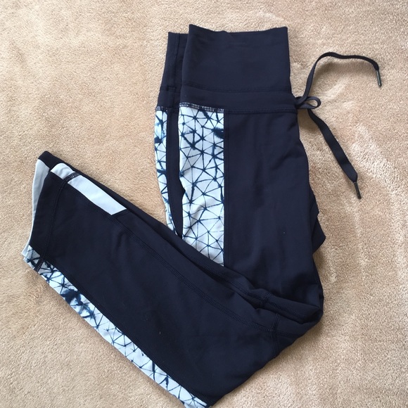 WORN TWICE LULULEMON CROP LEGGINGS