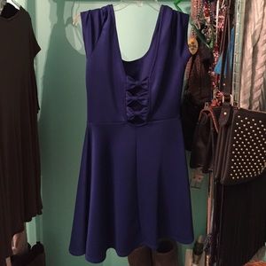 Scoop back with three bows in the back.