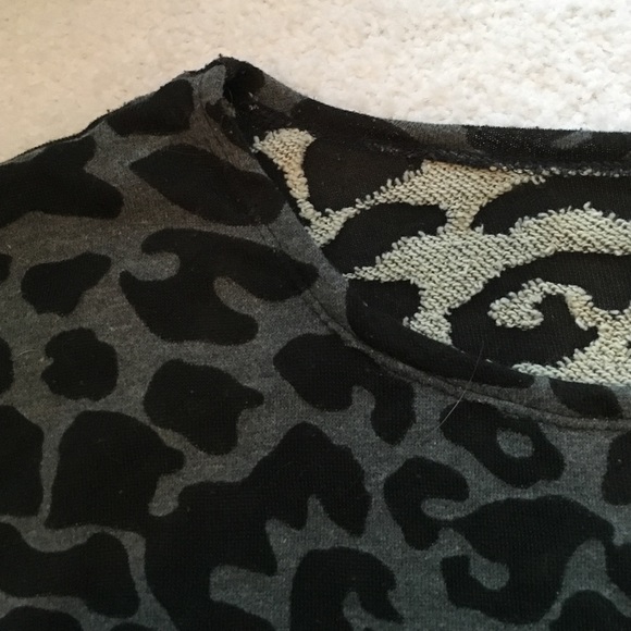 H&M leopard top - Picture 2 of 2