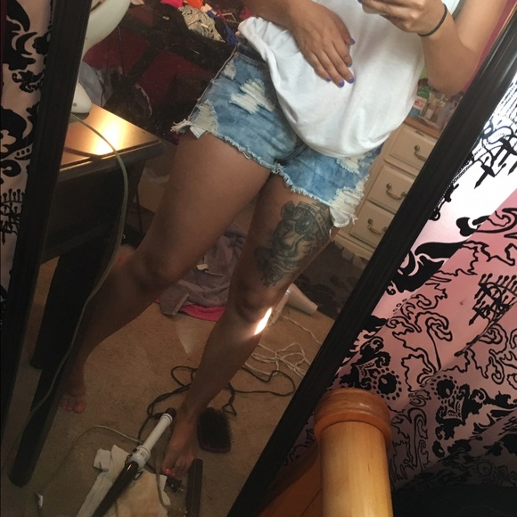 High Waisted Ripped Jean Shorts - Picture 4 of 4