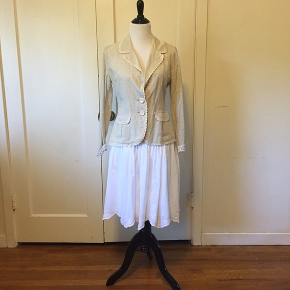 Gap Skirt with Wavy Edges - Picture 2 of 3