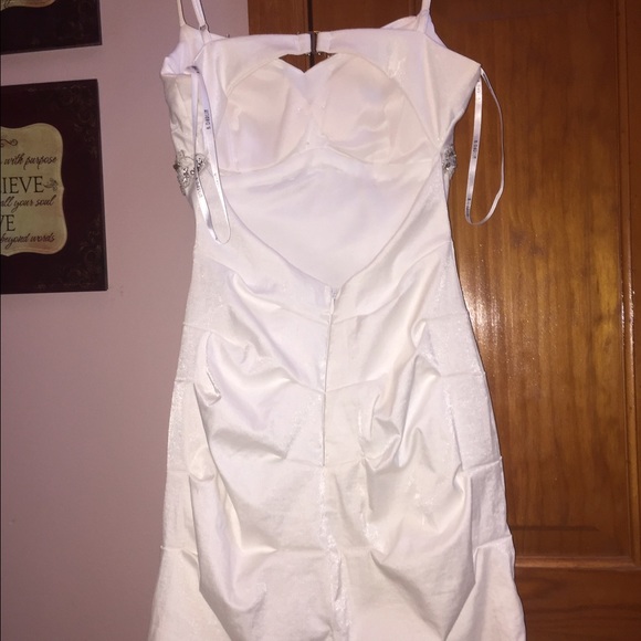 WHITE HOMECOMING DRESS- Size 5/6 - Picture 4 of 4