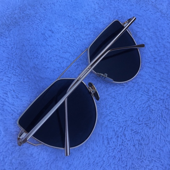 🎉 1X HP 🎉 🆕 Gold & Black Metal Sunglasses ✨ - Picture 4 of 4