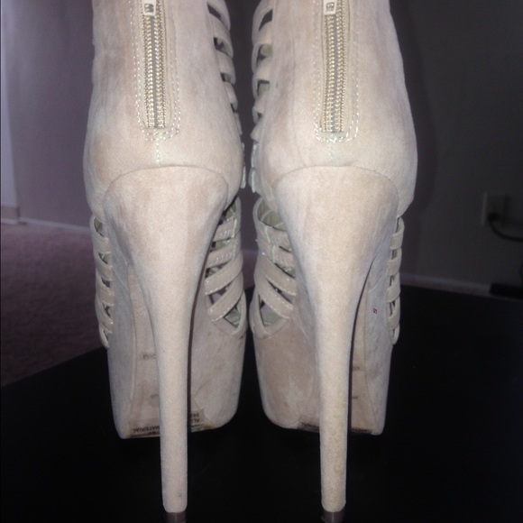 Nude suede heels - Picture 2 of 3