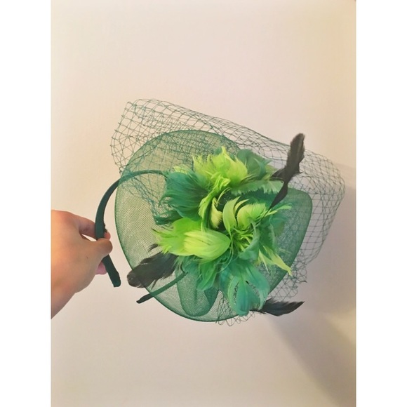 Green fascinator hat