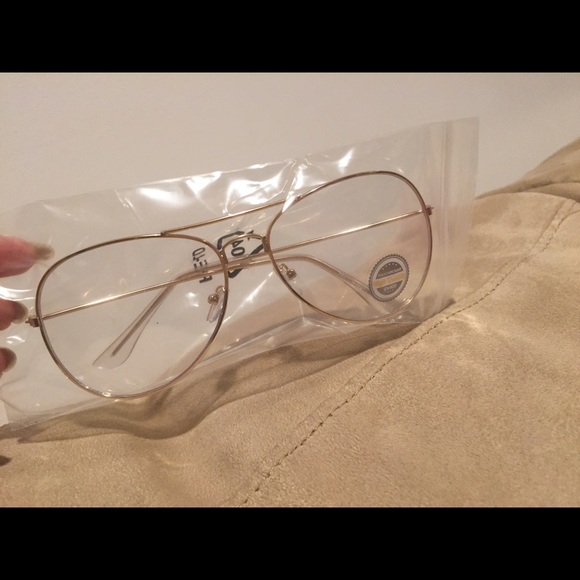 Clear glasses. - Picture 3 of 4