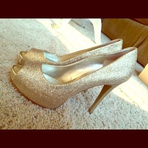 GUESS Gold Sparkle Pumps