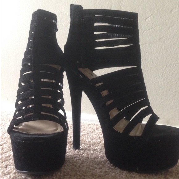 Black suede heels - Picture 1 of 2