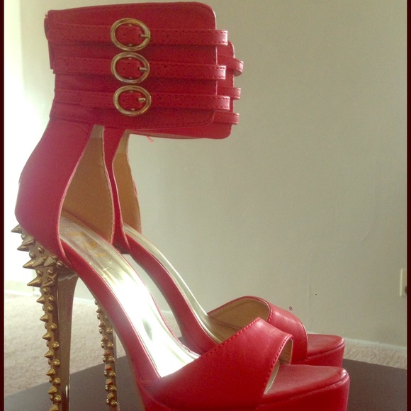 Red platform heels - Picture 1 of 2