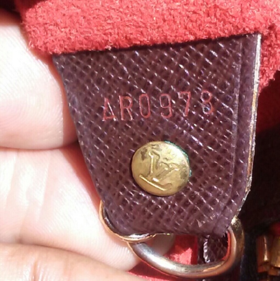 Gently used authentic louis Vuitton bucket bag - Picture 4 of 4