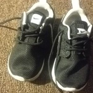 Nike black shoes toddler size 6c