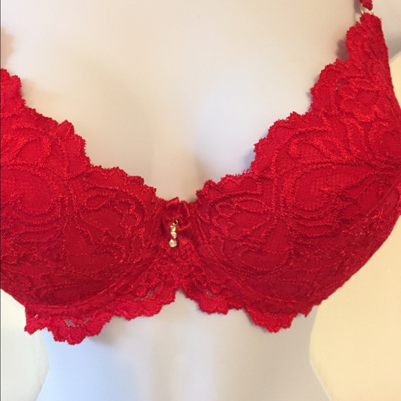 Red bra - Picture 3 of 4