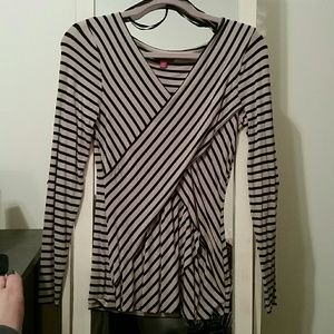 📣FINAL PRICE DROP📣Vince Camuto top