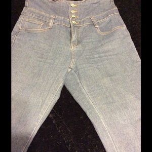 New high waist jean capri. Size 13/14 JR