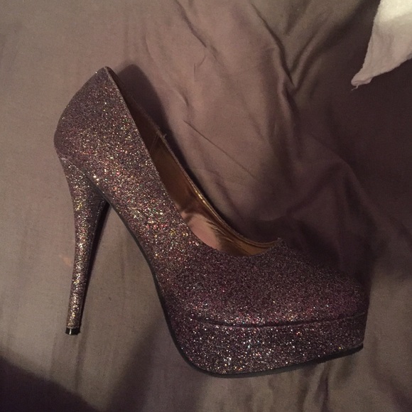 Heels - Picture 2 of 3