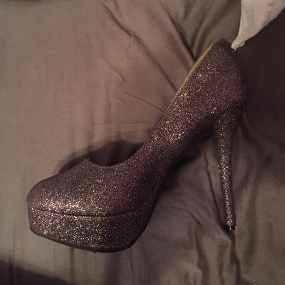 Heels - Picture 3 of 3