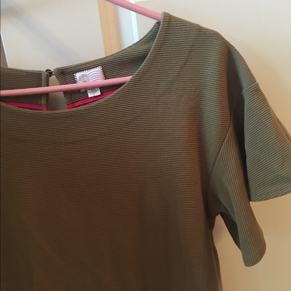 Anthropologie hunter green ruffle sleeve tee