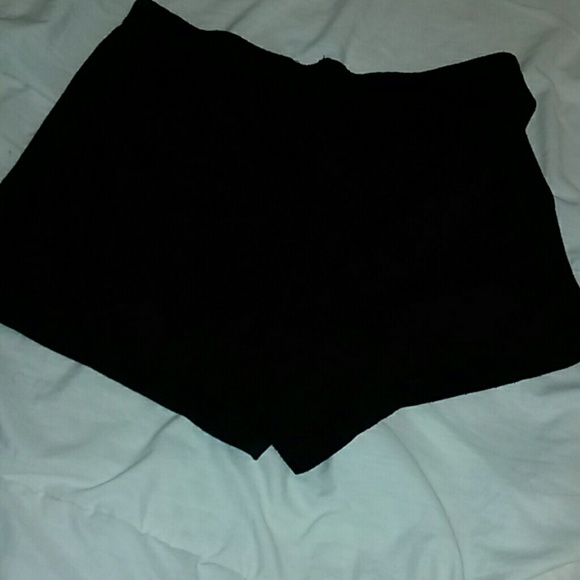 Shorts - Picture 3 of 4