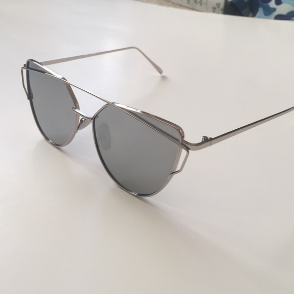 LAST ONE! Silver Mirror Lens Cross Wire Sunglasses - Picture 2 of 4