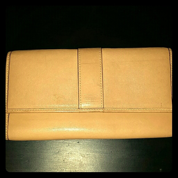 Coach wallet in tan leather