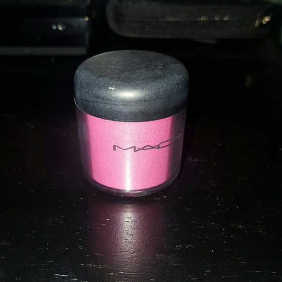 Mac Pigment in Fuschia