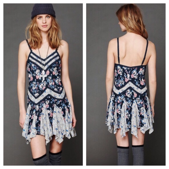 🌷 Free People Ditsy Floral dress. XS. 🌷