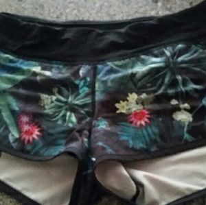 Lululemon curious jungle speed shorts