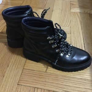 Black Zara ankle boots 🌹